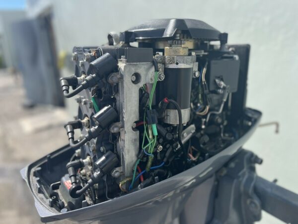 2003 YAMAHA 40HP 2 STROKE OUTBOARD MOTOR WITH 20″ SHAFT - Image 3