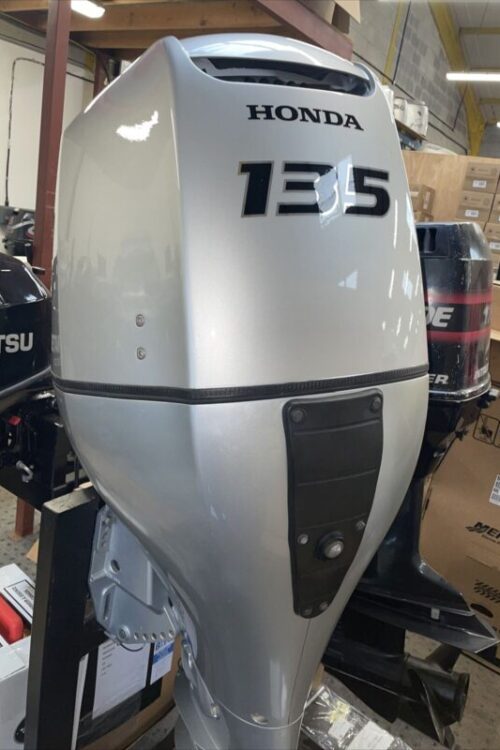 2016 Honda 135hp 4-Stroke 25” Outboard-Motor