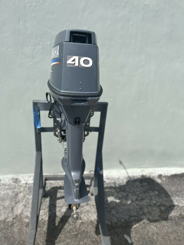 2003 YAMAHA 40HP 2 STROKE OUTBOARD MOTOR WITH 20″ SHAFT