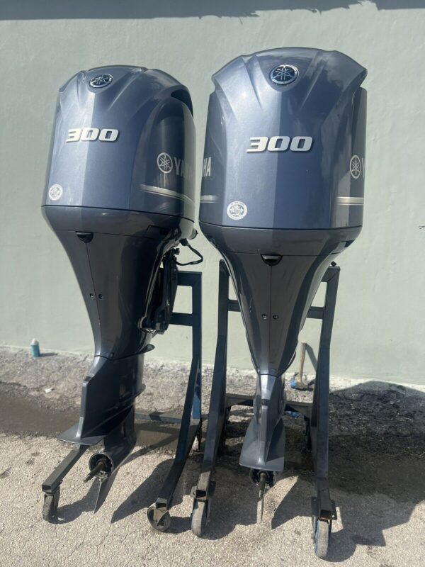 PAIR 2018 YAMAHA 300HP 4 STROKE OUTBOARD MOTOR WITH 30″ SHAFT