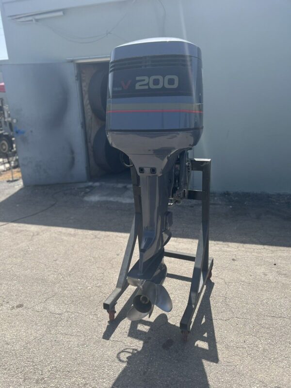 1995 Yamaha 200hp 2-Stroke 25” Outboard Motor
