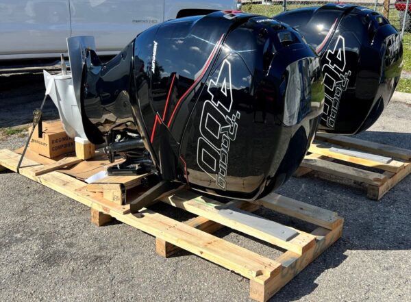 Pair 2022 Mercury Racing Verado (L6) 400R XL/ CXL 4-Stroke Outboard Engine