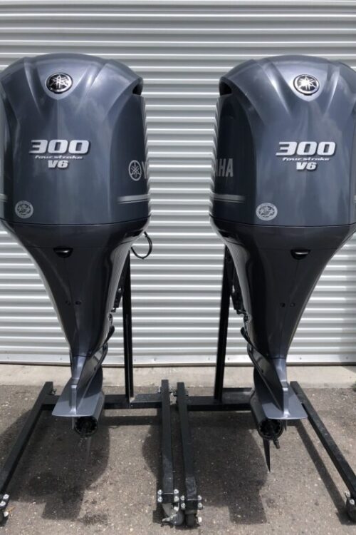 2016 Pair Yamaha 300hp 4 Stroke 25 shaft Outboard Motors