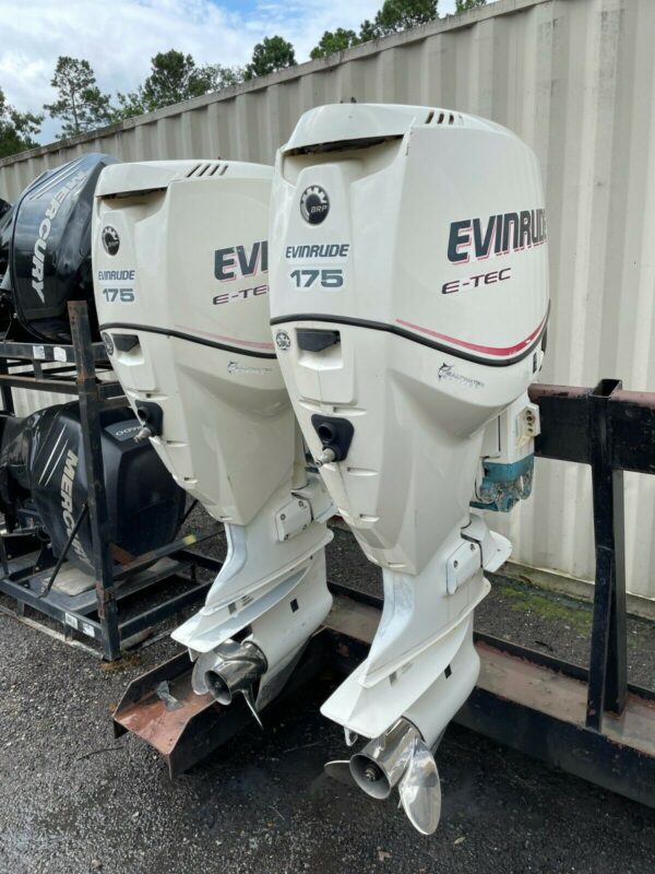 Twin 2011 Evinrude Etec 175HP 2 Stroke 25-Shaft Outboard-Engines