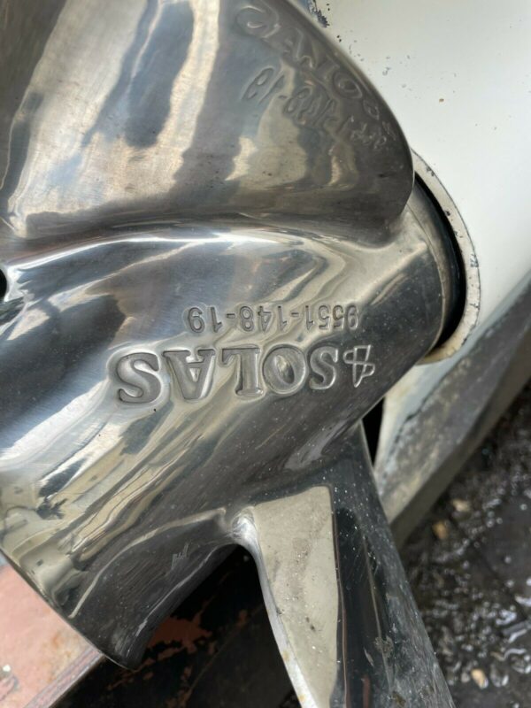 Twin 2011 Evinrude Etec 175HP 2 Stroke 25-Shaft Outboard-Engines - Image 4