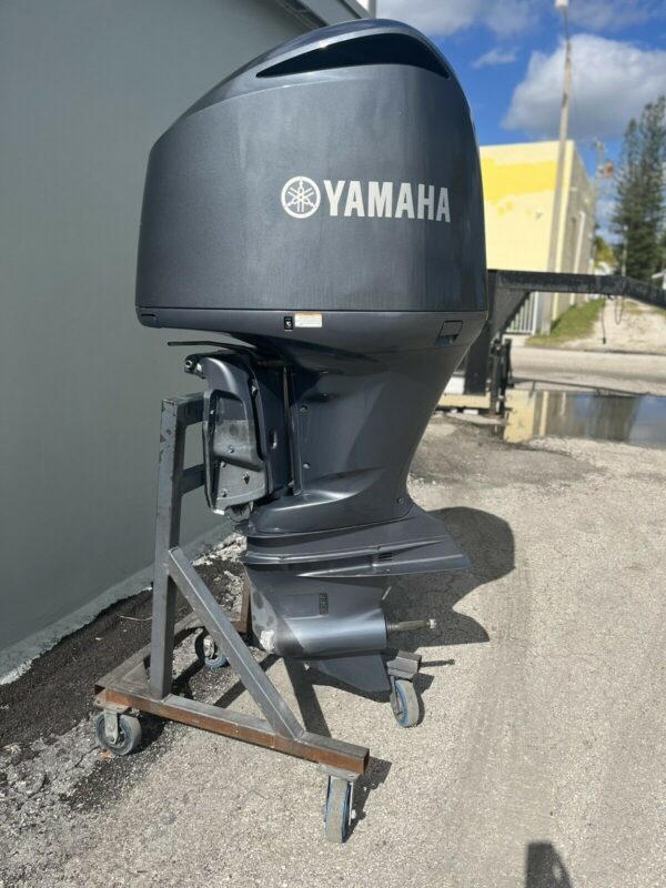 2008 Yamaha 350hp 4-Stroke 30 Shaft Outboard Motor.
