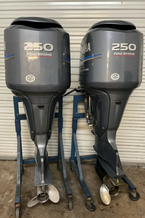 Pair 2006 Yamaha F250 4-Stroke EFI 25” outboard-motors
