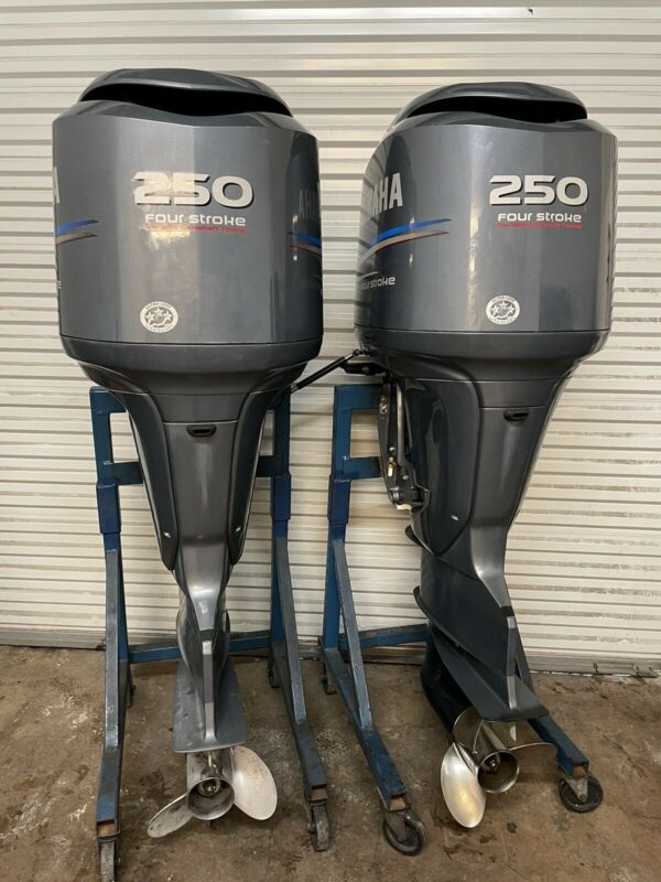 Pair 2006 Yamaha F250 4-Stroke EFI 25” outboard-motors