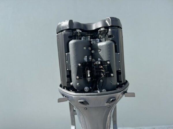 2008 Yamaha 350hp 4-Stroke 30 Shaft Outboard Motor. - Image 3