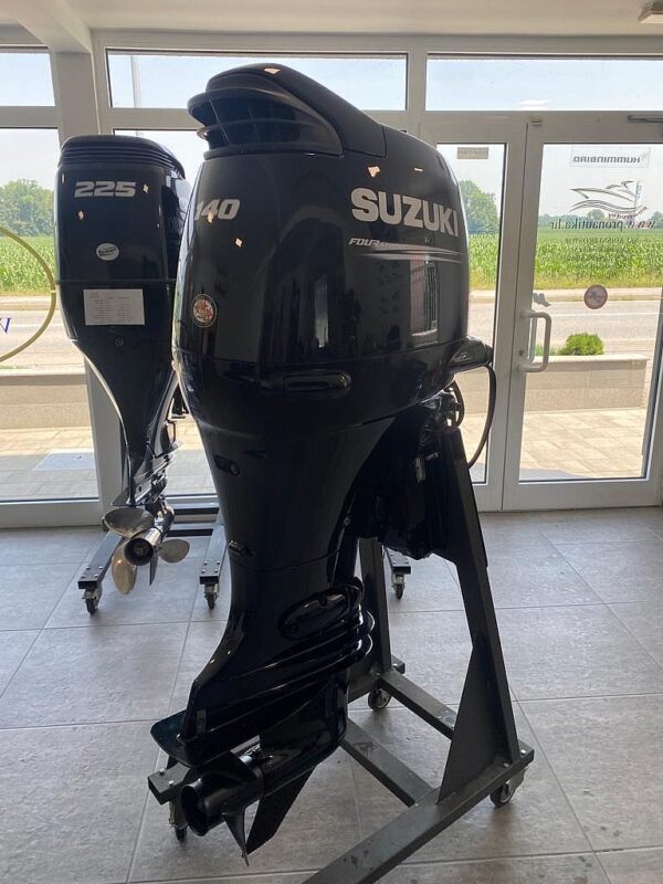 2016 Suzuki 140hp 4-Stroke 25 Shaft Outboard Motor