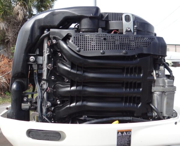 2019 Suzuki F200 HP 4-Stroke 25″ Outboard Motor - Image 2