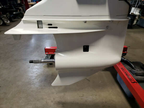 Evinrude E-TEC 200hp 2 Stroke 25in With Controls Outboard Motor - Image 4