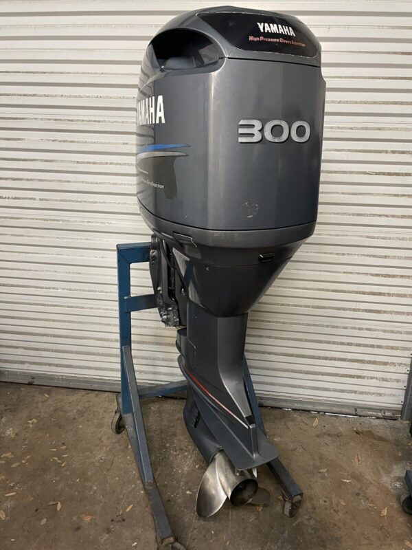2004 Yamaha 300hp Z300TXRC HPDI 2 Stroke Outboard Motor 25”