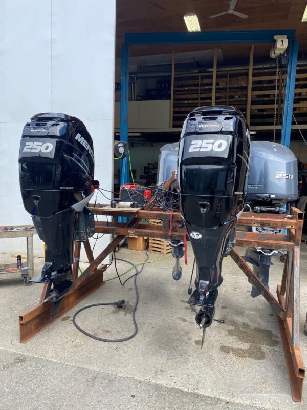 Pair 2007 Mercury 250xl 250hp Verado 4-Stroke Outboard Motor