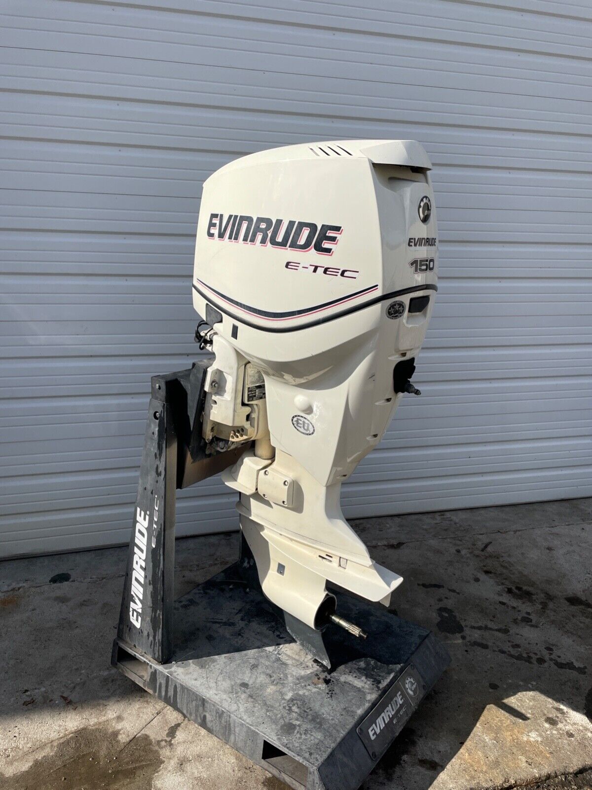 2013 Evinrude Etec 150HP 2 Stroke 25″ Shaft Outboard Engine – Counter Rotation - Image 2