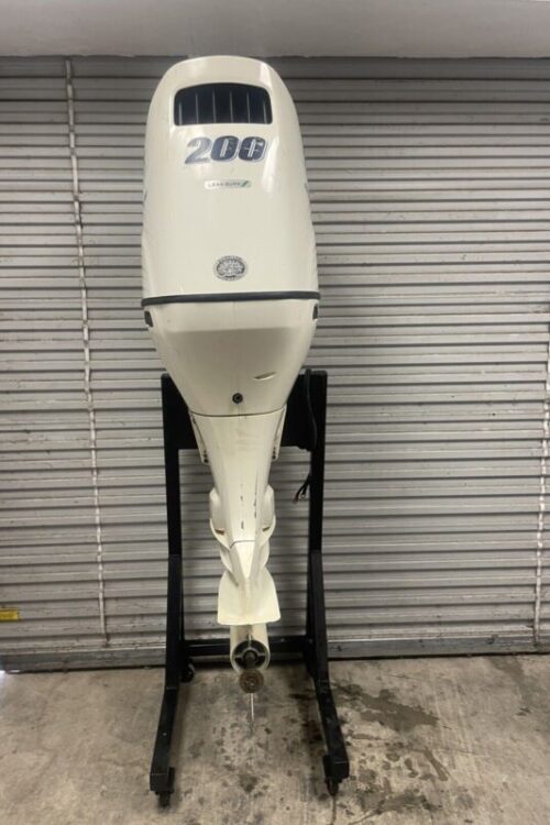 2016 Suzuki 200hp 4 stroke 25 shaft outboard motor
