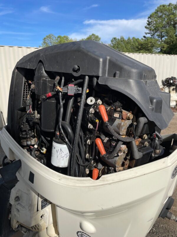 2013 Evinrude Etec 150HP 2 Stroke 25″ Shaft Outboard Engine – Counter Rotation - Image 4