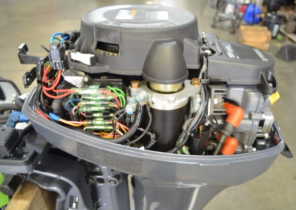 2004 Yamaha 8hp high thrust 4-stroke 20in Remote outboard motor - Image 4