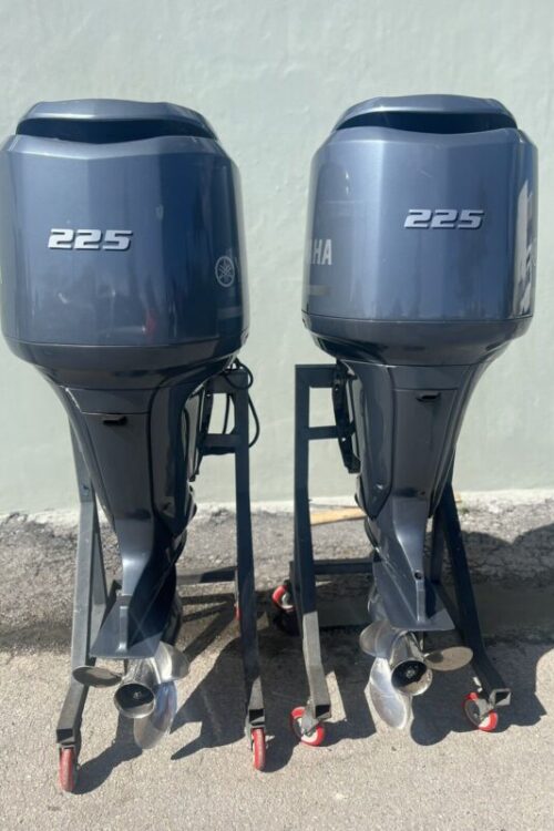 PAIR OF 2010 YAMAHA 225HP 4 STROKE OUTBOARD MOTORS WITH 25″ SHAFTS