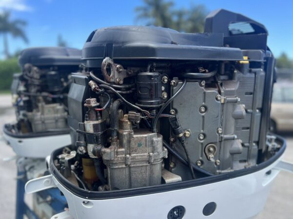 Pair 2010 Suzuki 300hp 4 Stroke 25 shaft Outboard Motor - Image 3