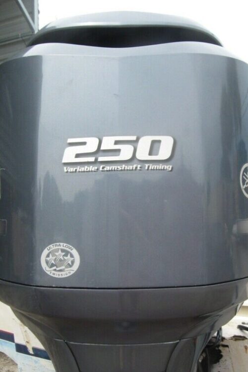 2016 Yamaha 250HP 4-Stroke 25-Shaft Outboard Motor
