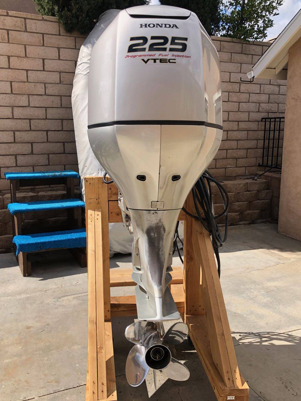 2009 Honda 225hp 4 Stroke 25 Shaft Long Outboard Motor - Image 2
