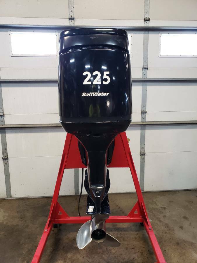 1999 Mercury 225HP Long shaft-20in-2-Stroke-Outboard Motor - Image 2