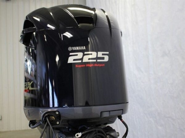 2016 Yamaha 250hp V-Max 4 Stroke 25” Outboard Motor