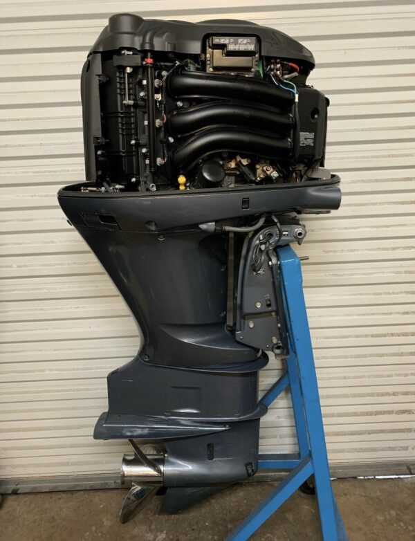 2016 Yamaha 300hp 4 stroke 30 shaft outboard motor - Image 4