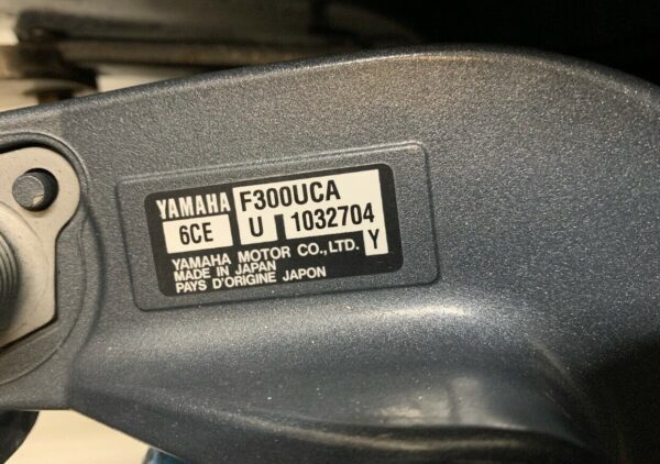 2016 Yamaha 300hp 4 stroke 30 shaft outboard motor - Image 2