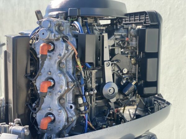1999 Yamaha 200hp 2-Stroke Saltwater-Series Outboard motor - Image 4
