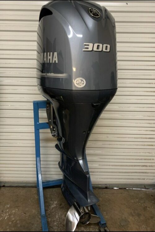 2016 Yamaha 300hp 4 stroke 30 shaft outboard motor