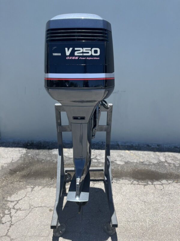 1999 Yamaha 250hp Saltwater-Series 2-Stroke 25” Outboard Motor
