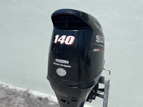 2013 Suzuki 140hp 4 Stroke 25” Outboard Motor