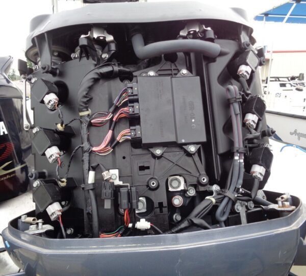2016 Yamaha VF250XA 250hp 25″4-Stroke Outboard Motor - Image 3