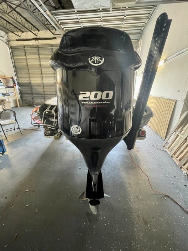 2016 Yamaha Vmax 200hp 4-Stroke 25” Outboard Motor