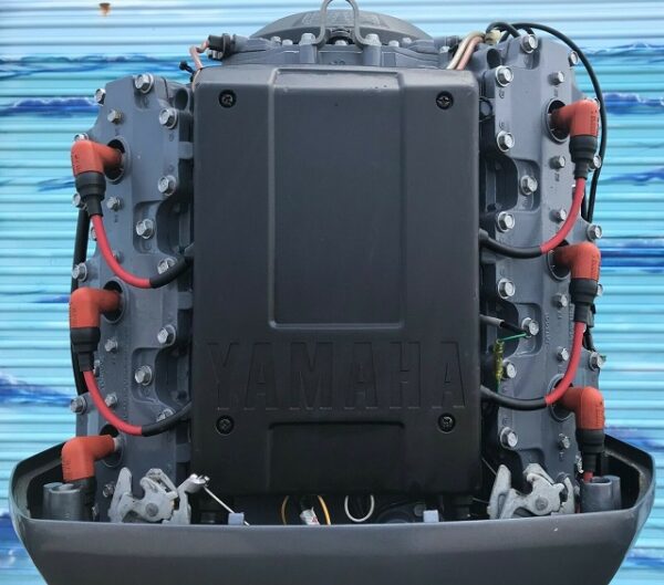 2001 Yamaha 225hp Vmax 2-Stroke 20-Shaft Outboard-Motor - Image 4
