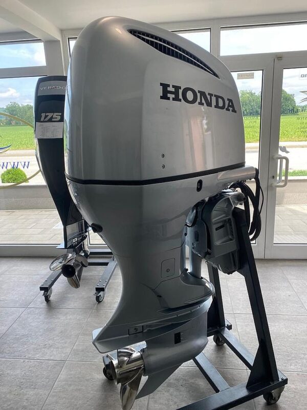 2017 Honda BF250hp 4-Stroke 25-Shaft Outboard-Motor