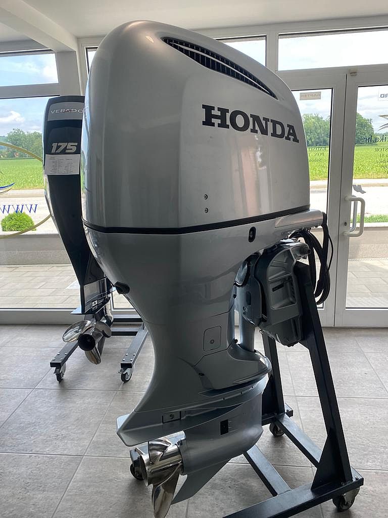 2017 Honda BF250hp 4-Stroke 25-Shaft Outboard-Motor - Image 2