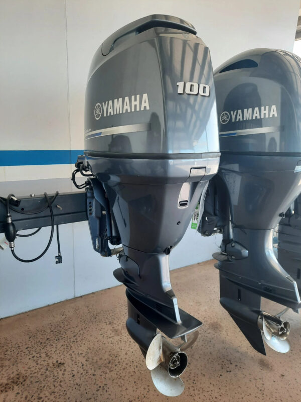 2013 Yamaha F100DETL 100hp 4-stroke 20” outboard-motor - Image 4