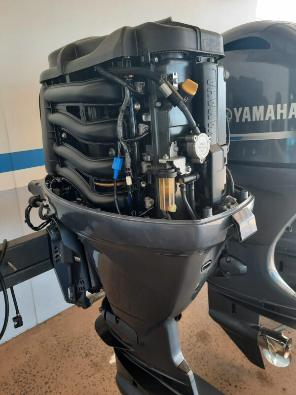 2013 Yamaha F100DETL 100hp 4-stroke 20” outboard-motor - Image 3