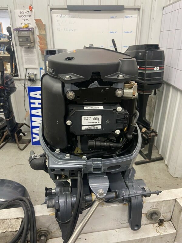 2002 Yamaha 40 HP 3 Cylinder Carbureted 4-Stroke 20″ (L) Outboard Motor - Image 4