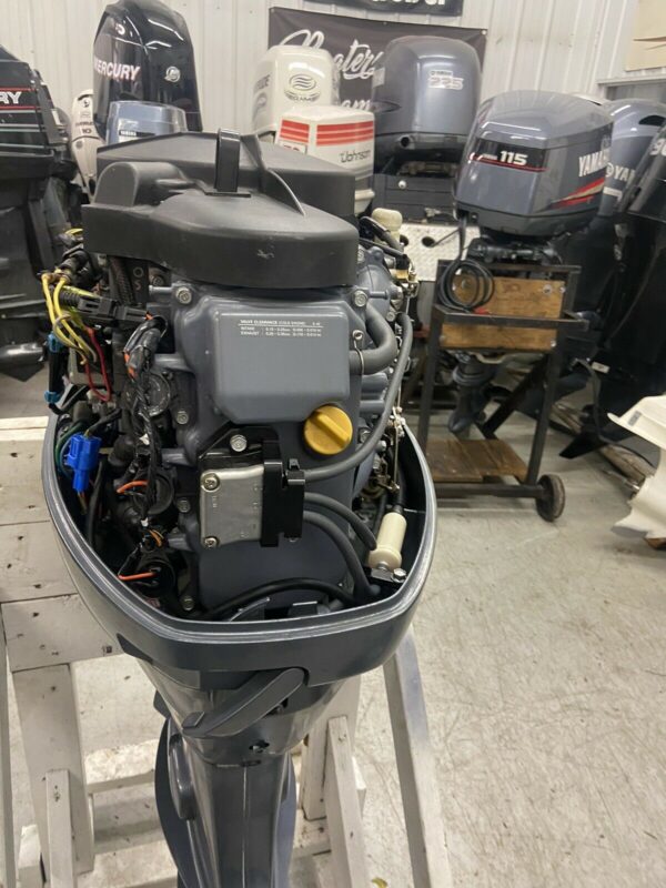 2002 Yamaha 40 HP 3 Cylinder Carbureted 4-Stroke 20″ (L) Outboard Motor - Image 2