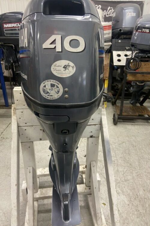 2002 Yamaha 40 HP 3 Cylinder Carbureted 4-Stroke 20″ (L) Outboard Motor