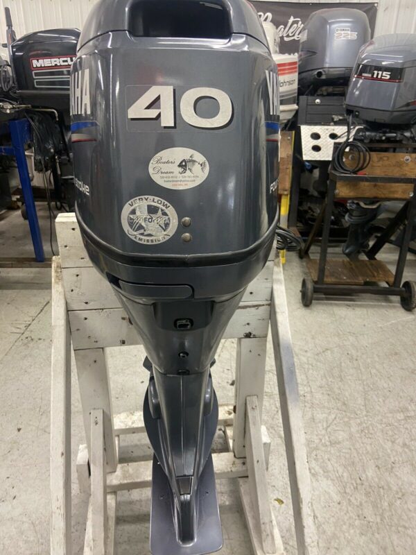 2002 Yamaha 40 HP 3 Cylinder Carbureted 4-Stroke 20″ (L) Outboard Motor