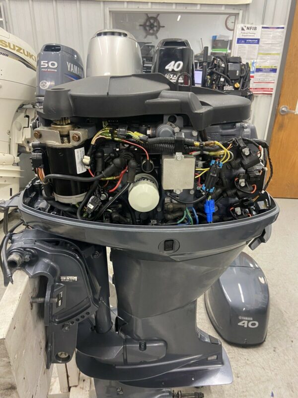 2002 Yamaha 40 HP 3 Cylinder Carbureted 4-Stroke 20″ (L) Outboard Motor - Image 3