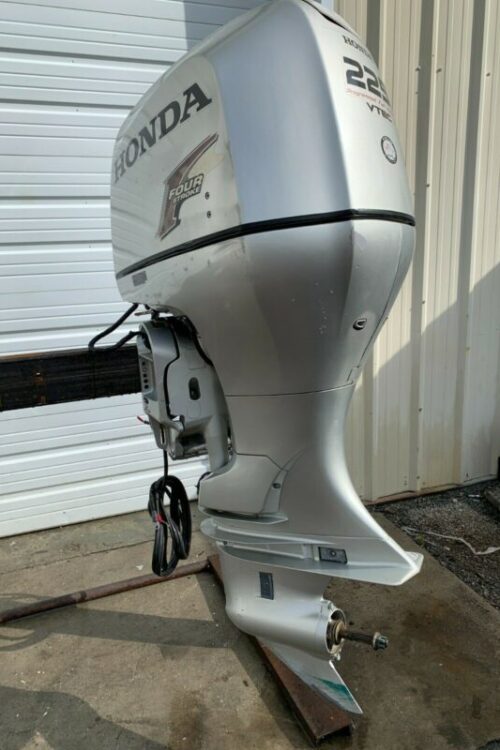 2003 Honda 225HP 4 Stroke Outboard Engine 25 Shaft