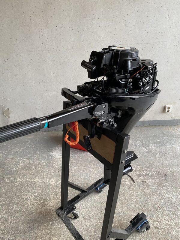 2010 Mercury 9.9hp 4 Stroke 15” Outboard Motor with Handle - Image 2