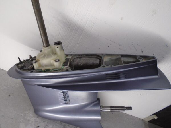 USED Yamaha 115hp-130hp V4 2 stroke outboard motor lower unit - Image 4