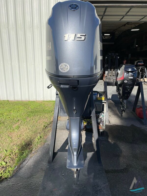 2015 Yamaha 115HP 4-Stroke 25-ShaftOutboard-Motor